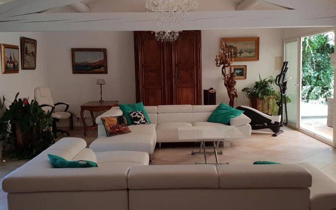 Photo of Livingroom in Orange