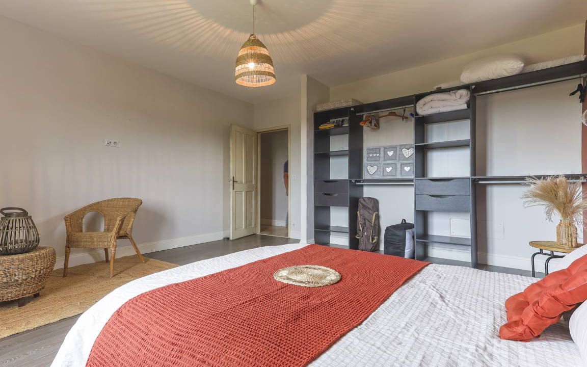 Photo of Bedroom in Noves