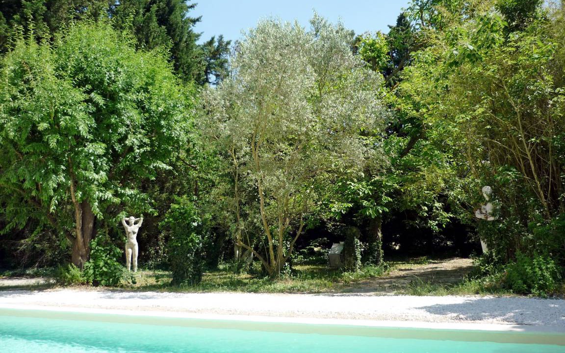 Photo of Others in Noves
