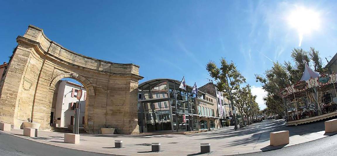 Photo of Buildings in Istres