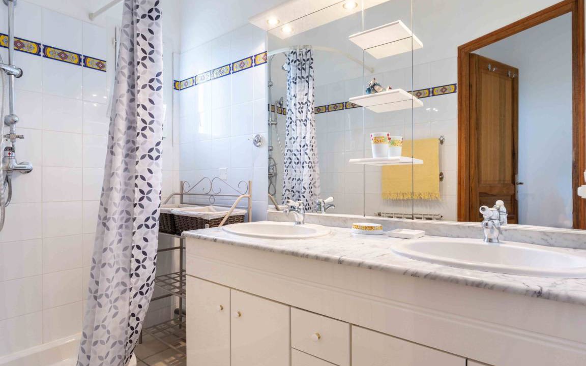 Photo of Bathroom in Menerbes