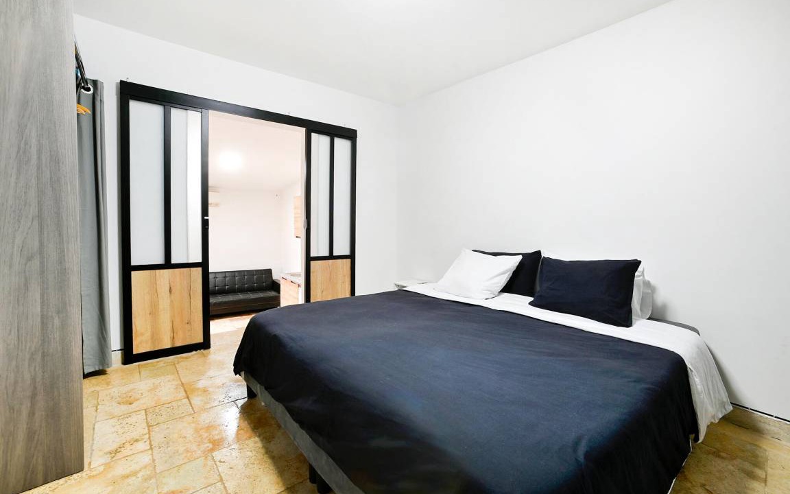 Photo of Bedroom in Jonquieres-Saint-Vincent