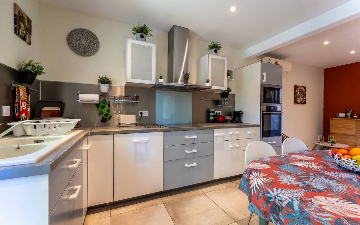 Photo of Kitchen in Comps