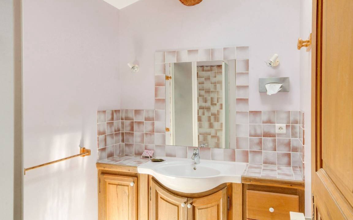 Photo of Bathroom in Saint-Martin-de-Castillon