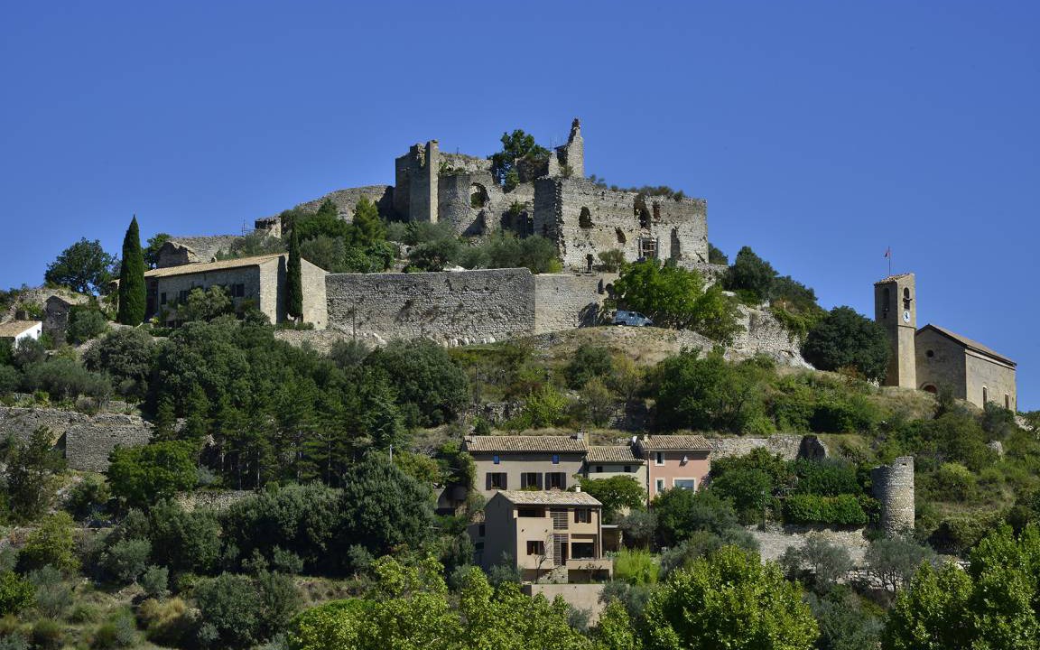 Photo of Buildings in Entrechaux