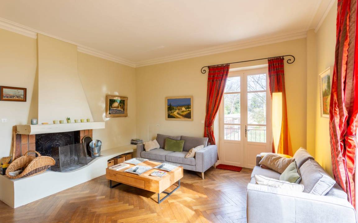 Photo of Livingroom in Orange