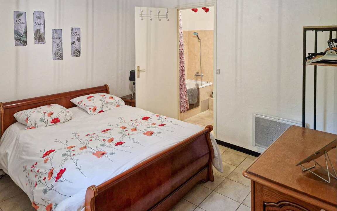 Photo of Bedroom in Goult