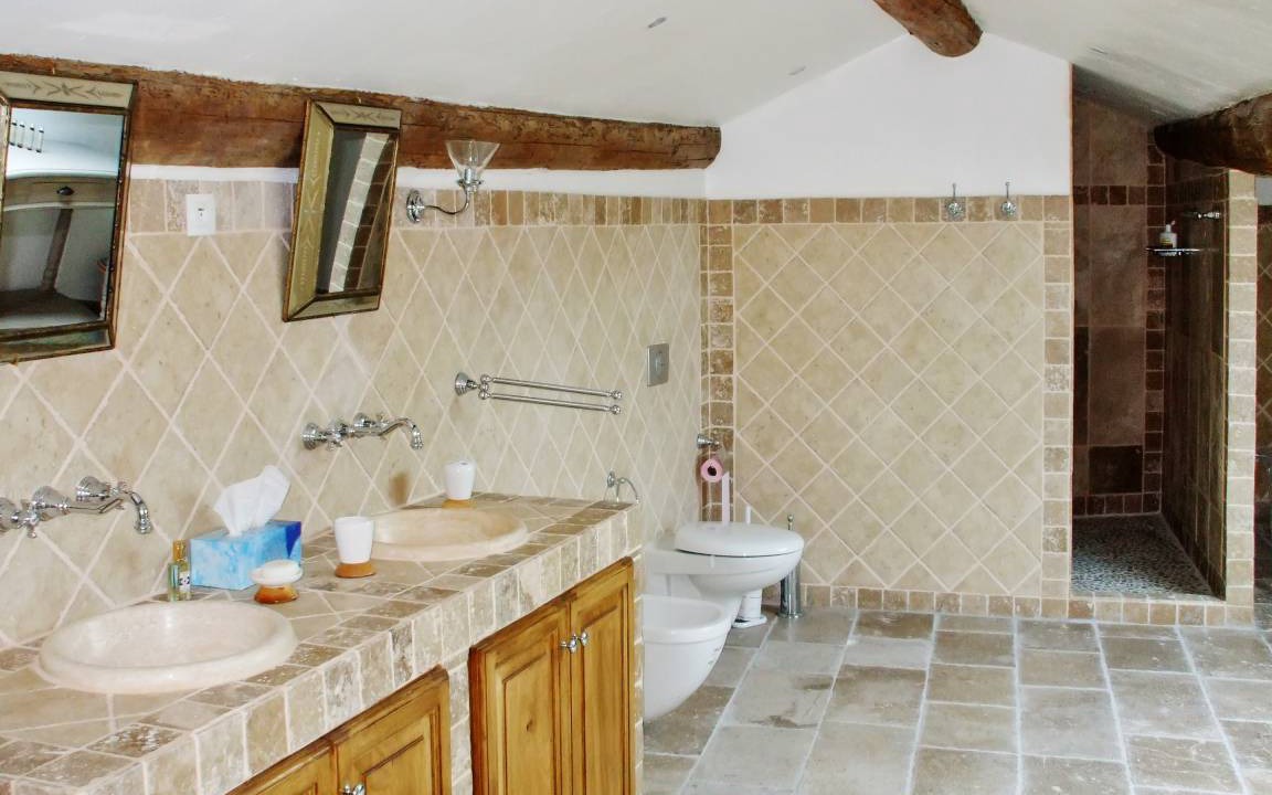 Photo of Bathroom in Molleges