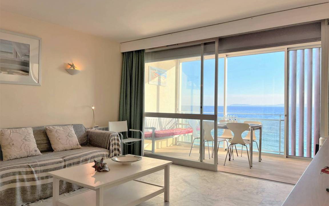 Photo of Livingroom in Cavaliere Beach