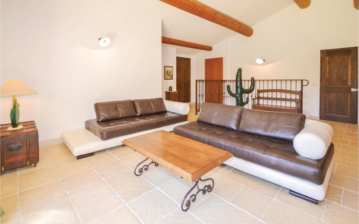 Photo of Livingroom in Apt