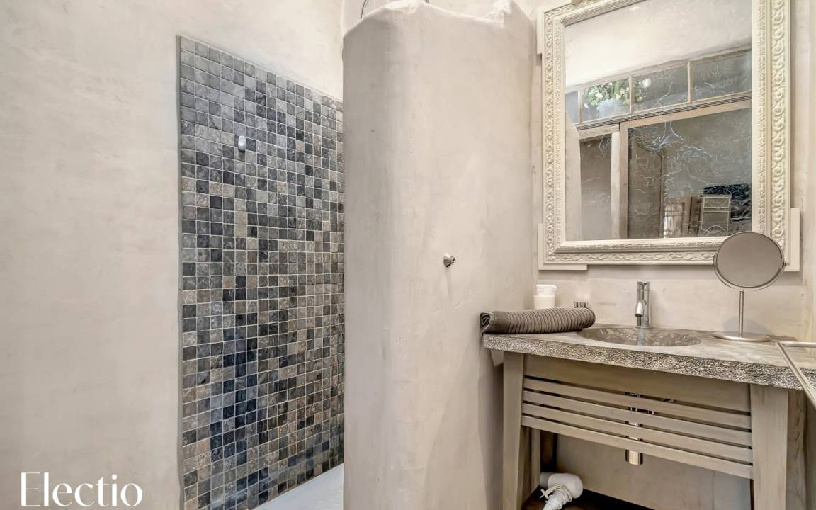 Photo of Bathroom in Oppede