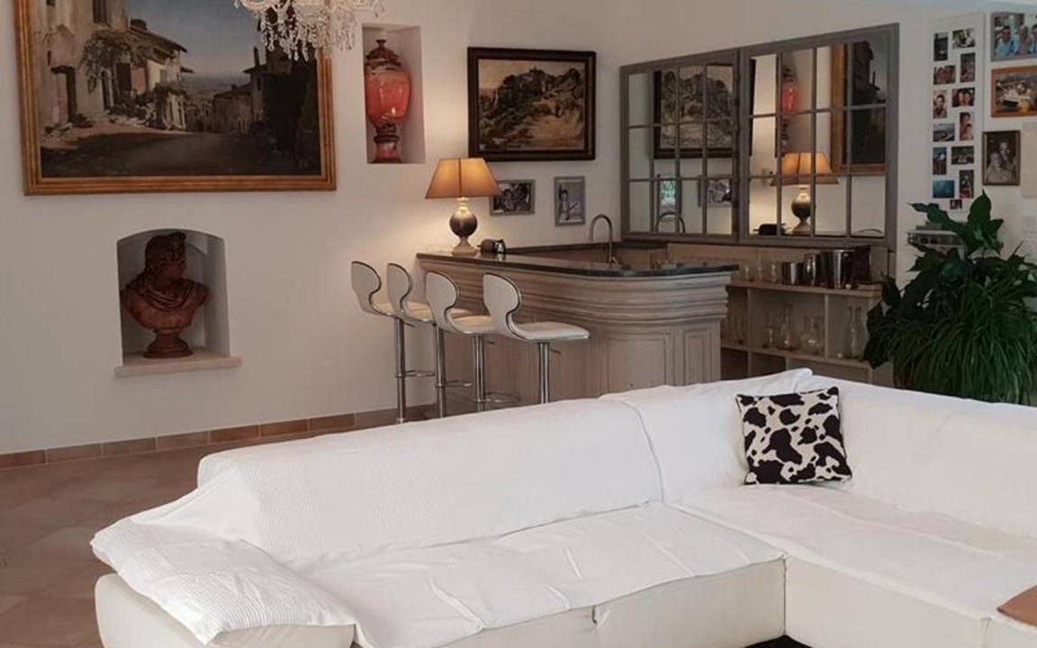 Photo of Livingroom in Orange