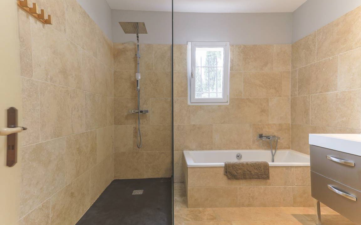 Photo of Bathroom in Noves