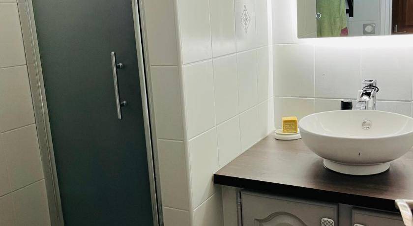 Photo of Bathroom in Venelles