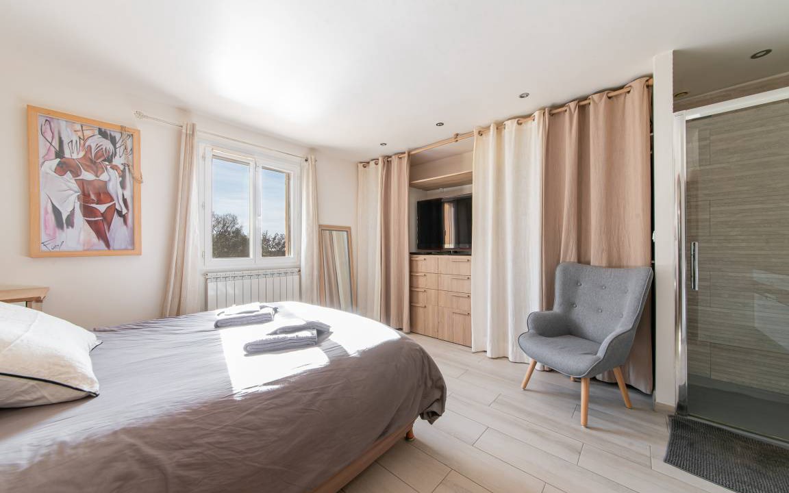 Photo of Bedroom in Aups
