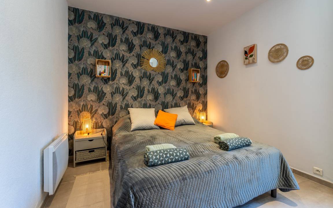 Photo of Bedroom in Comps