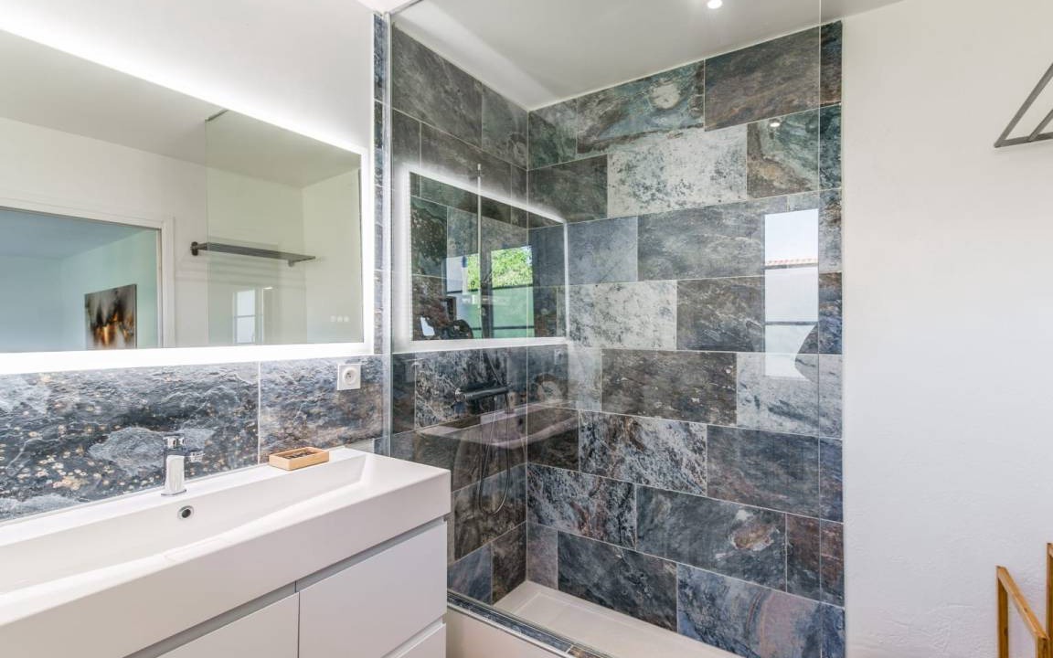 Photo of Bathroom in Morieres-les-Avignon