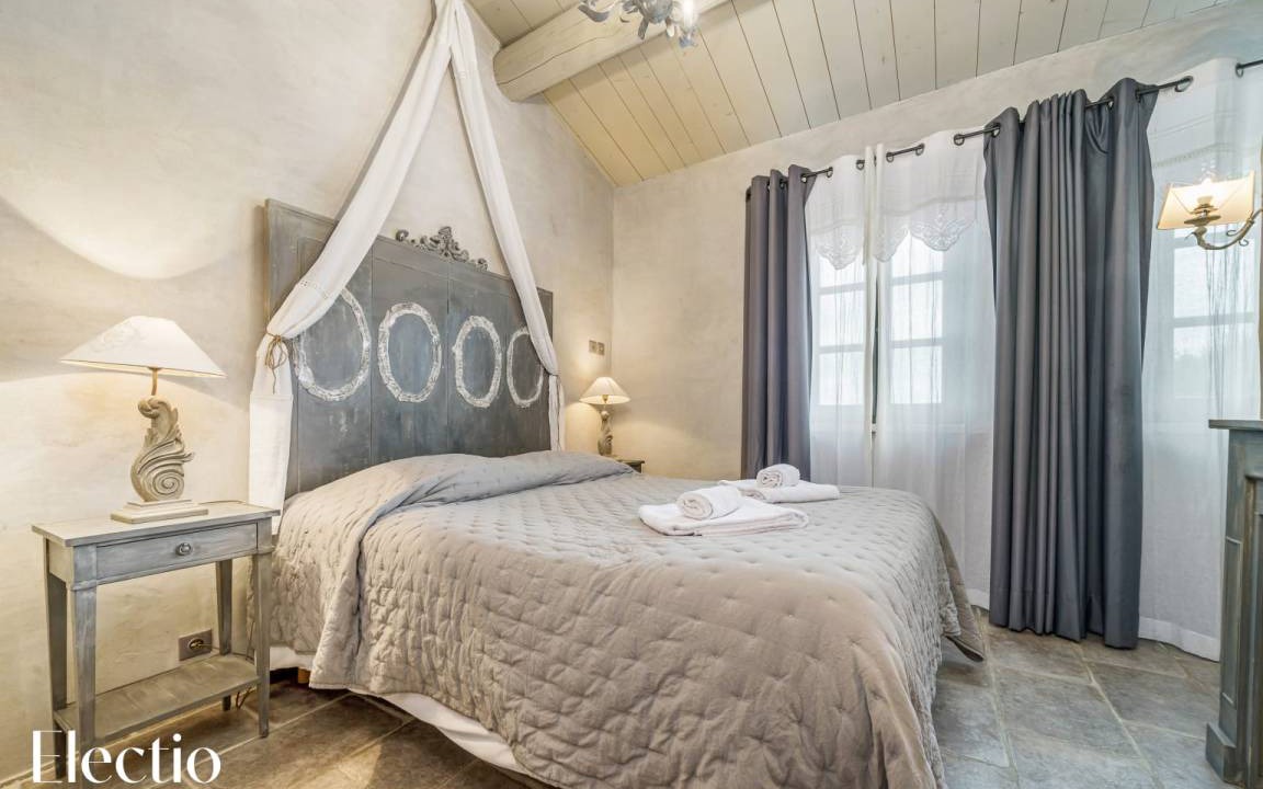 Photo of Bedroom in Oppede
