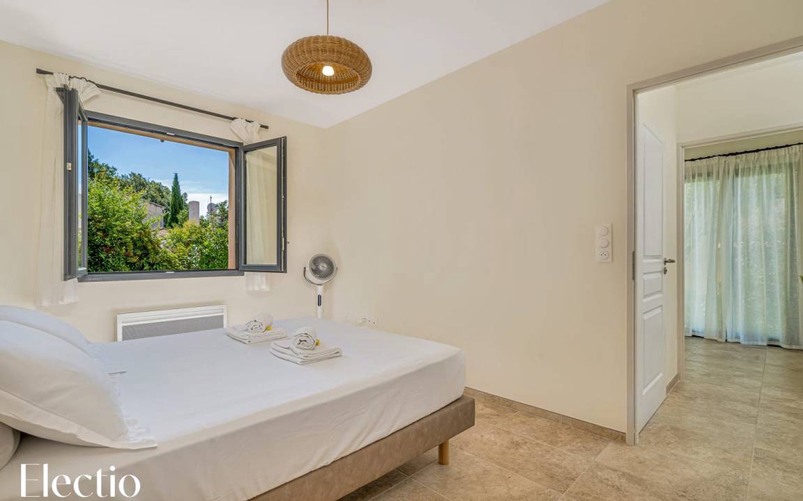 Photo of Bedroom in Lourmarin