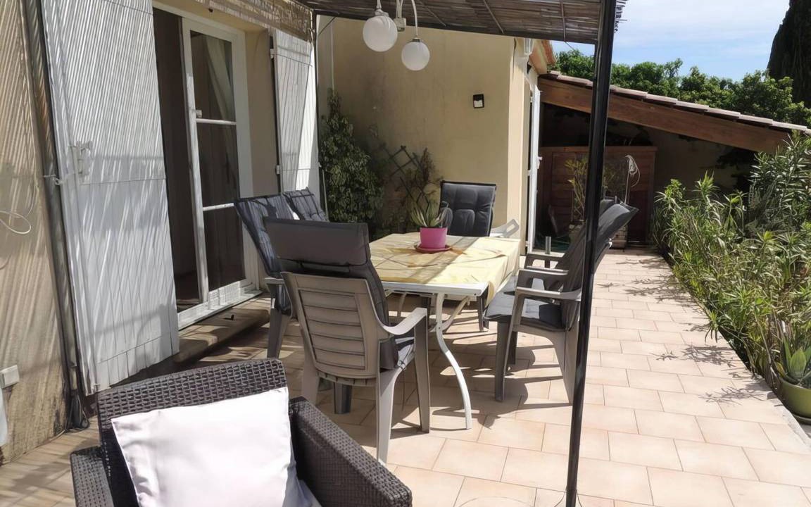Photo of Patio Balcony in Saint-Maurice-sur-Eygues