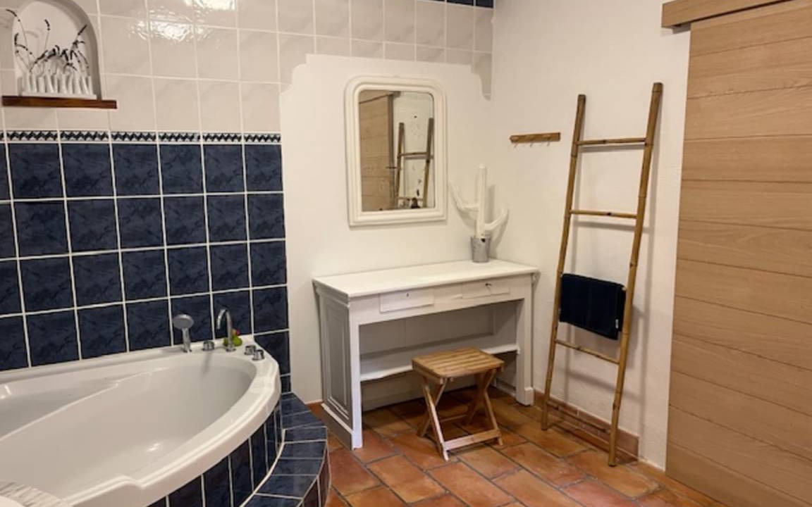 Photo of Bathroom in Lagnes