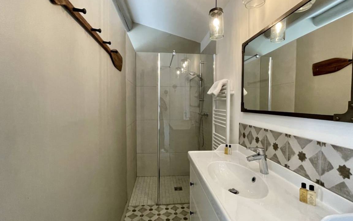 Photo of Bathroom in Cornillon-Confoux