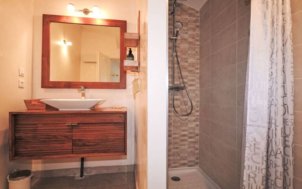 Photo of Bathroom in Morieres-les-Avignon