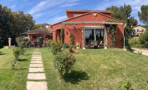 Photo of Buildings in Morieres-les-Avignon