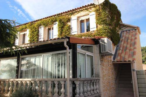 Photo of Buildings in Cuges-les-Pins