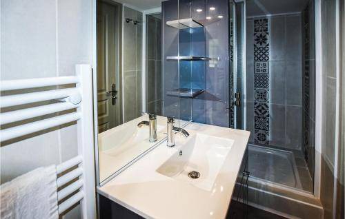 Photo of Bathroom in Caumont-sur-Durance
