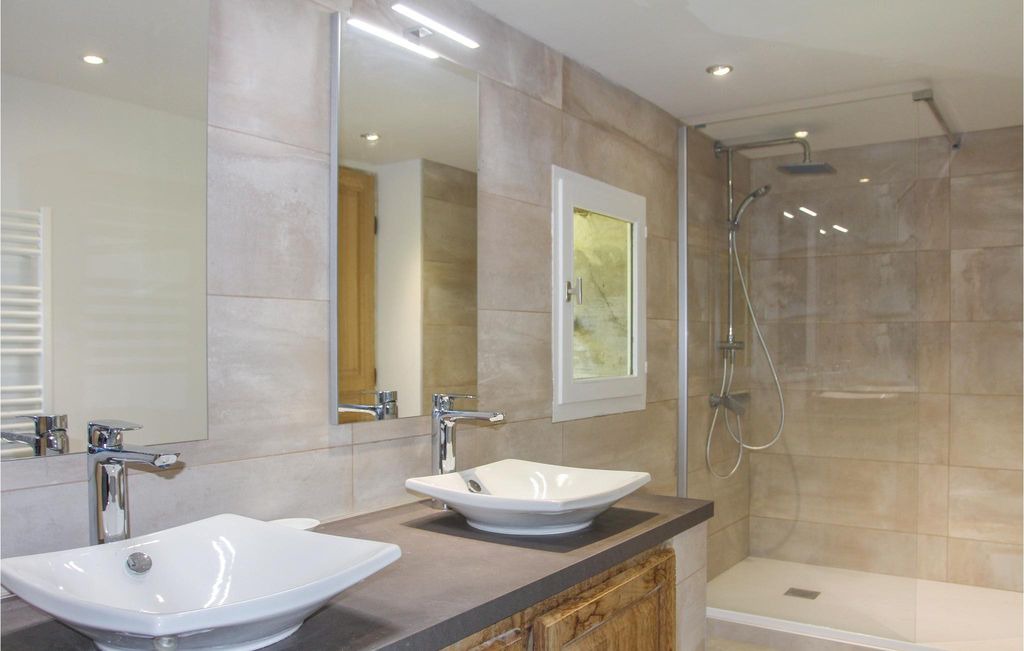 Photo of Bathroom in Mondragon
