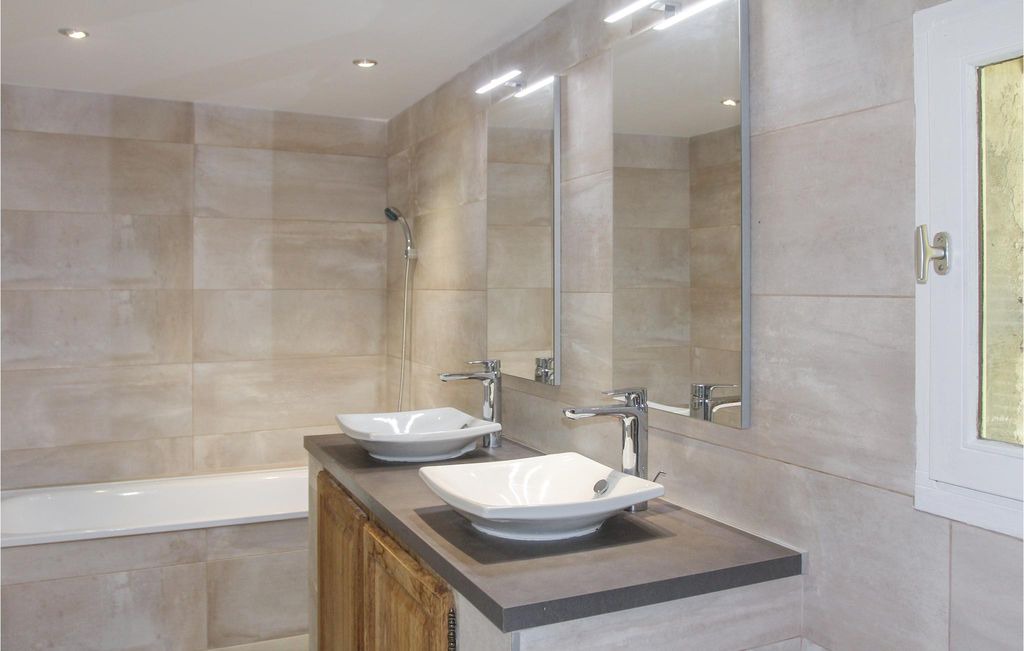 Photo of Bathroom in Mondragon