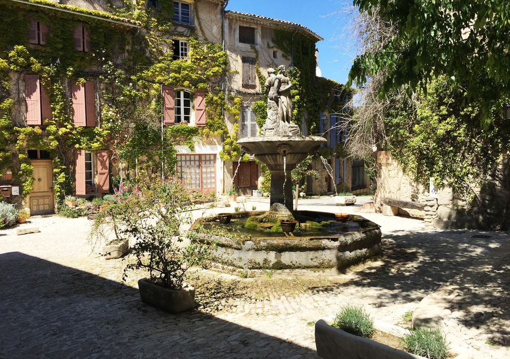 Photo of Buildings in Saignon