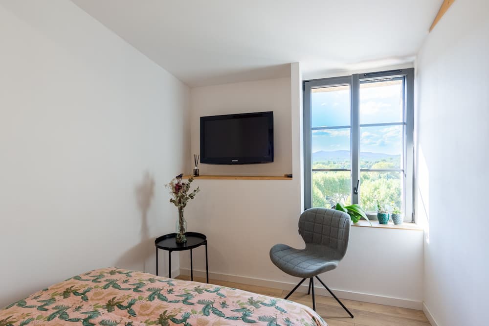 Photo of Bedroom in Jouques