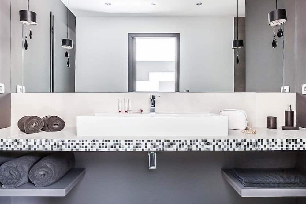 Photo of Bathroom in Venasque
