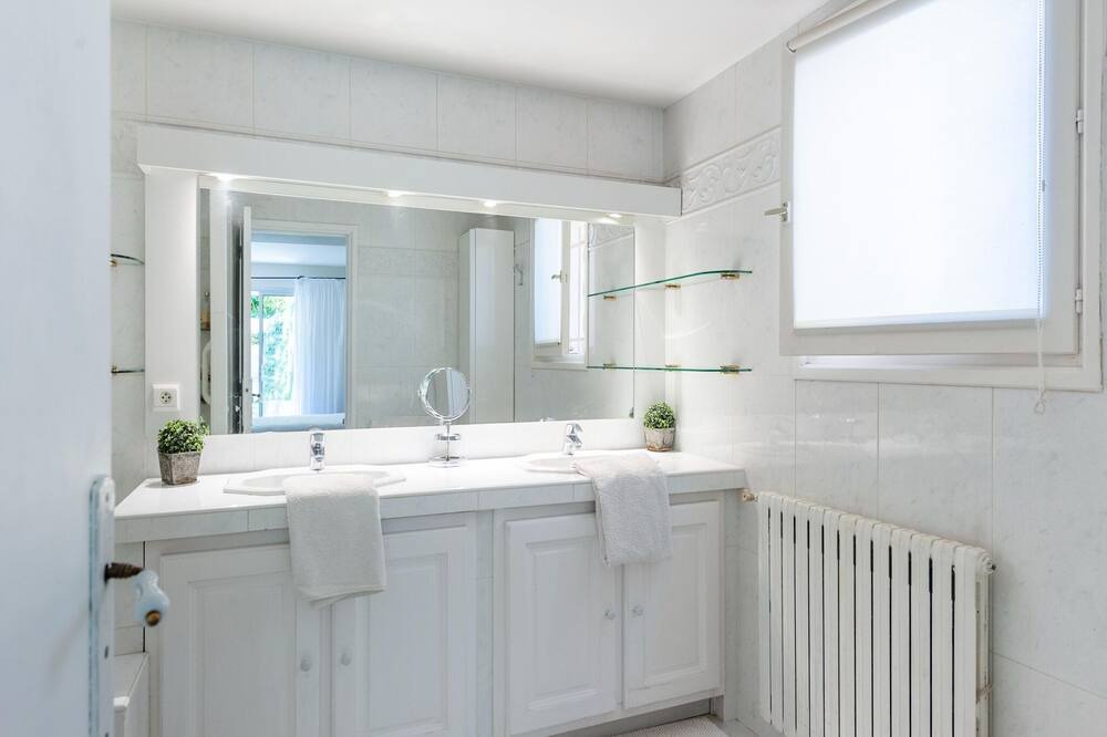 Photo of Bathroom in Les Mees