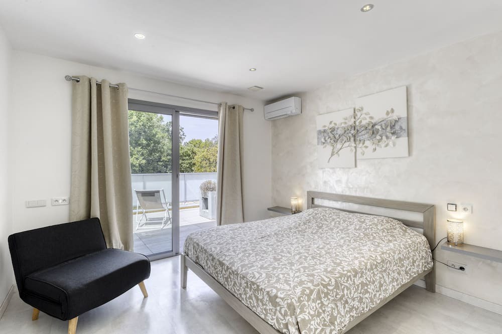 Photo of Bedroom in Neoules