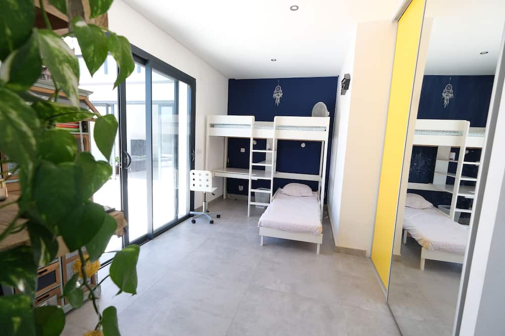 Photo of Bedroom in Chateauneuf-de-Gadagne