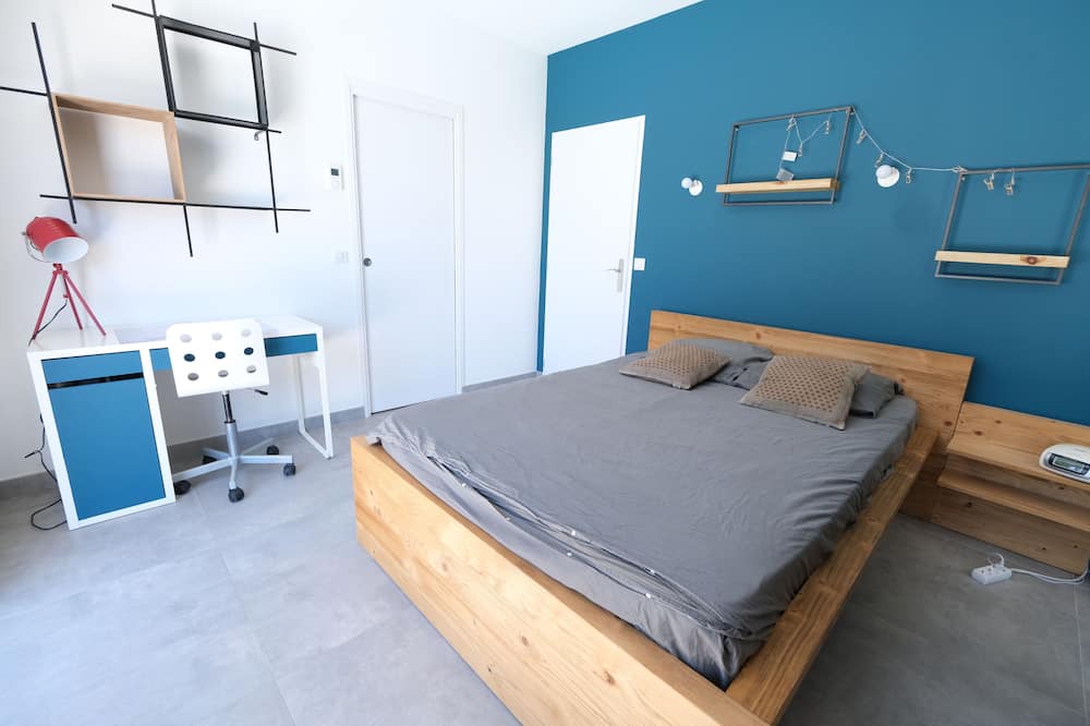 Photo of Bedroom in Chateauneuf-de-Gadagne
