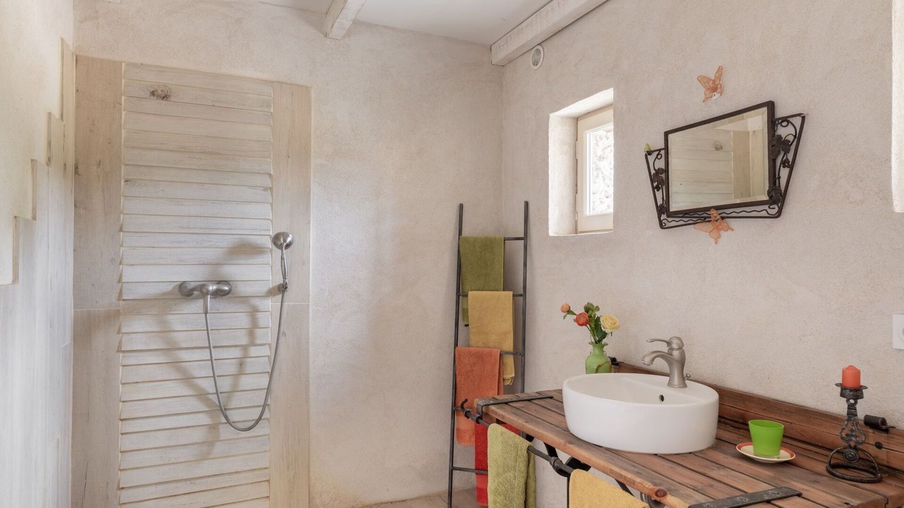 Photo of Bathroom in Caderousse