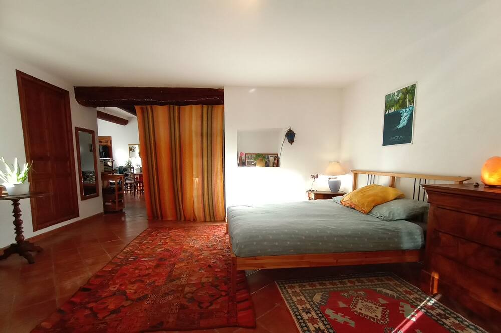 Photo of Bedroom in Saint-Martin-de-Castillon