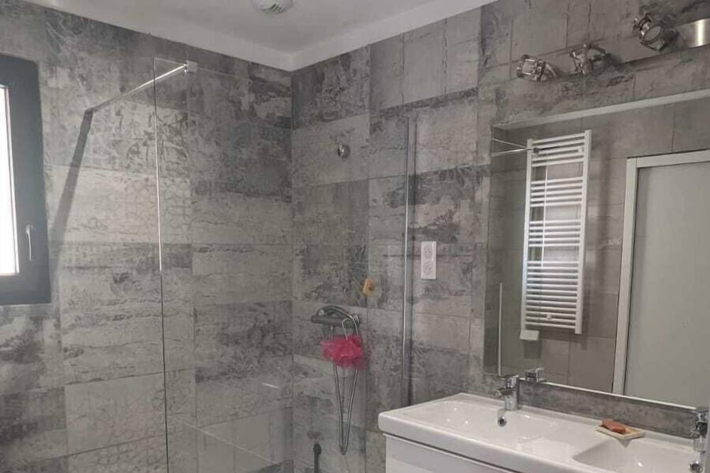 Photo of Bathroom in Trets