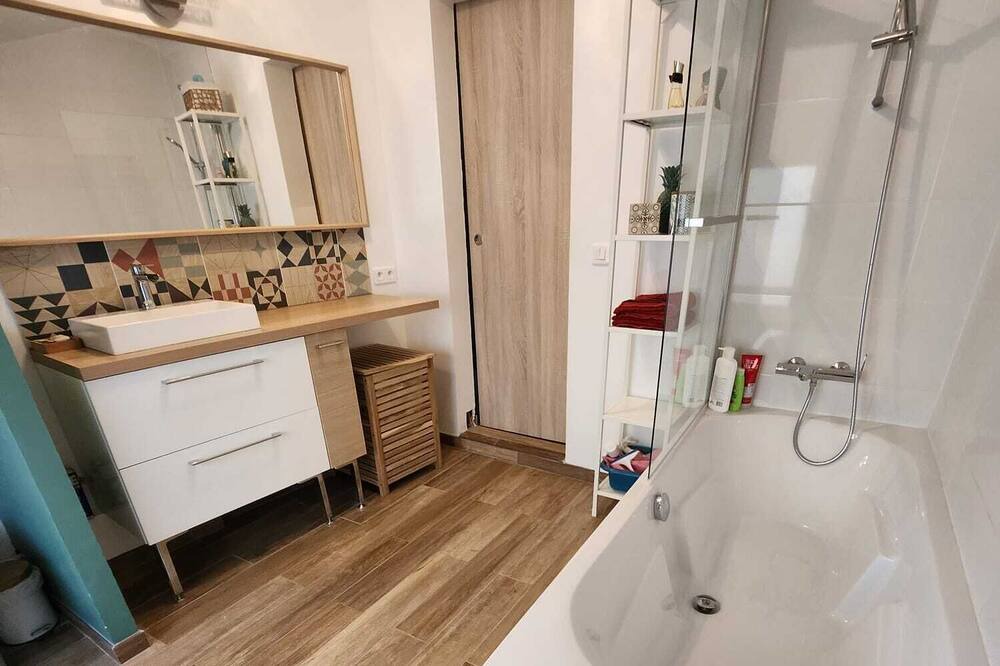 Photo of Bathroom in Bedarrides