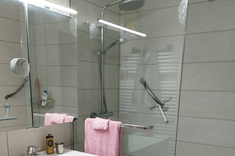 Photo of Bathroom in Chateaurenard