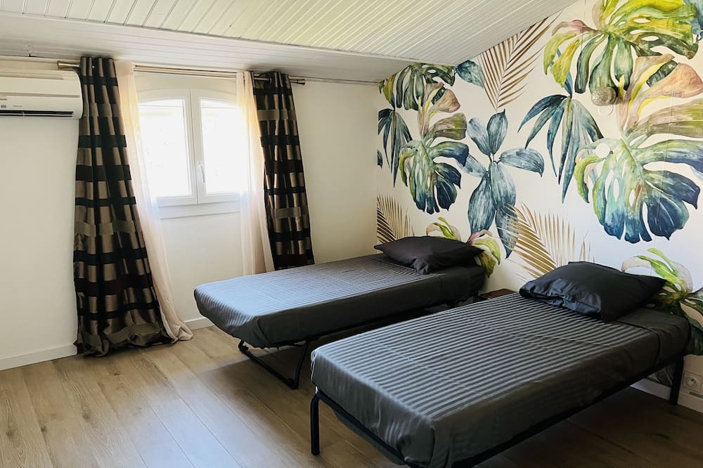 Photo of Bedroom in Saint-Mitre-les-Remparts
