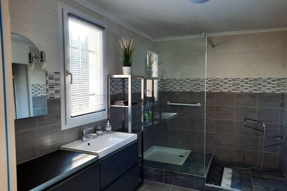 Photo of Bathroom in Pelissanne