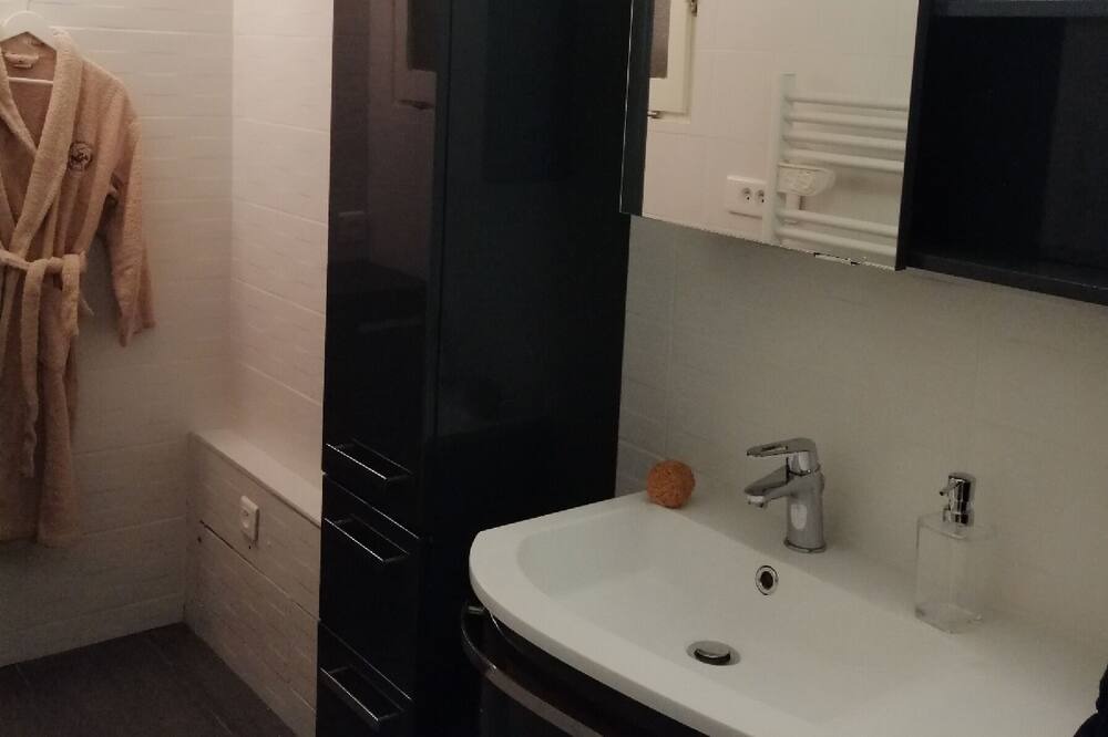 Photo of Bathroom in Figanieres