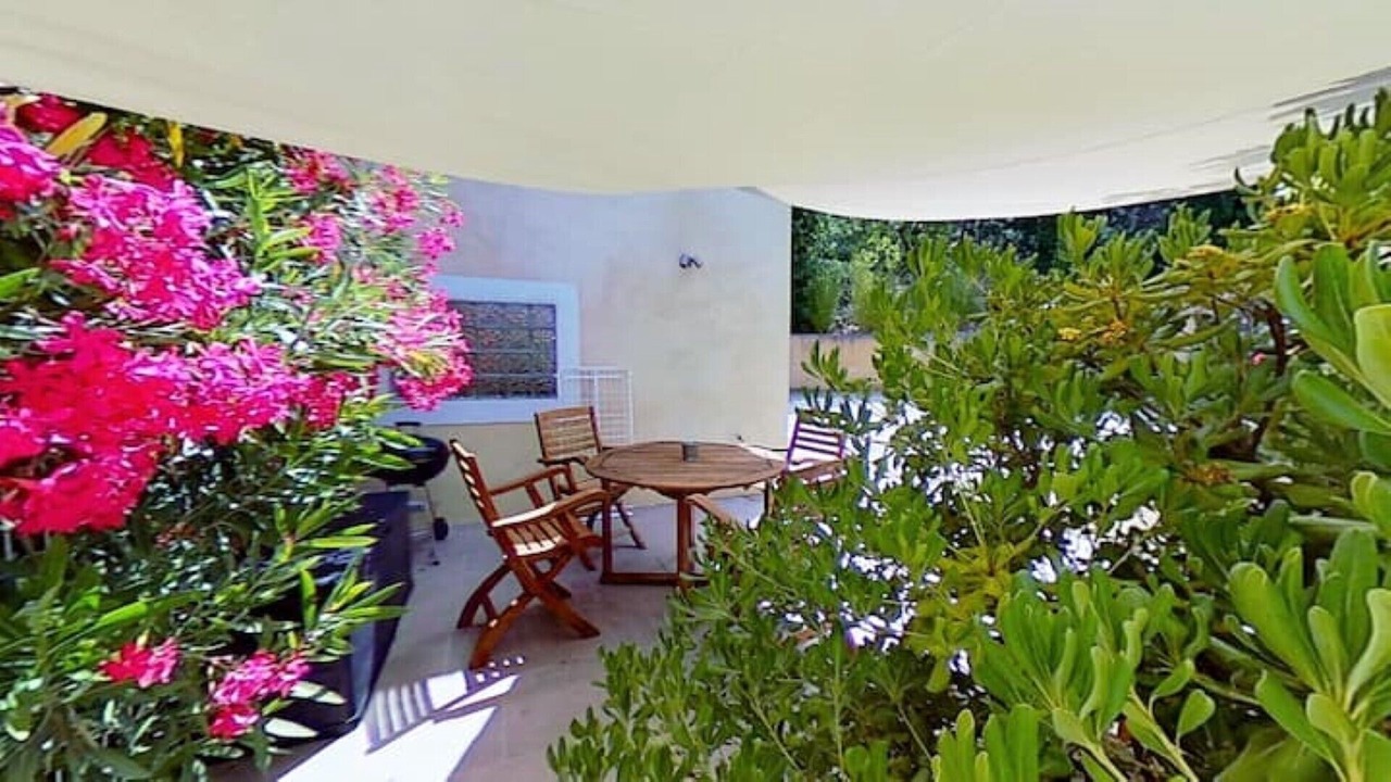 Photo of Outdoor in Jouques