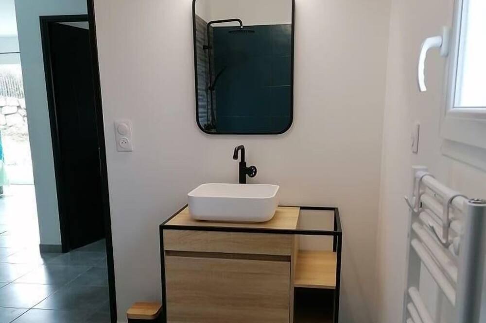 Photo of Bathroom in Plaisians