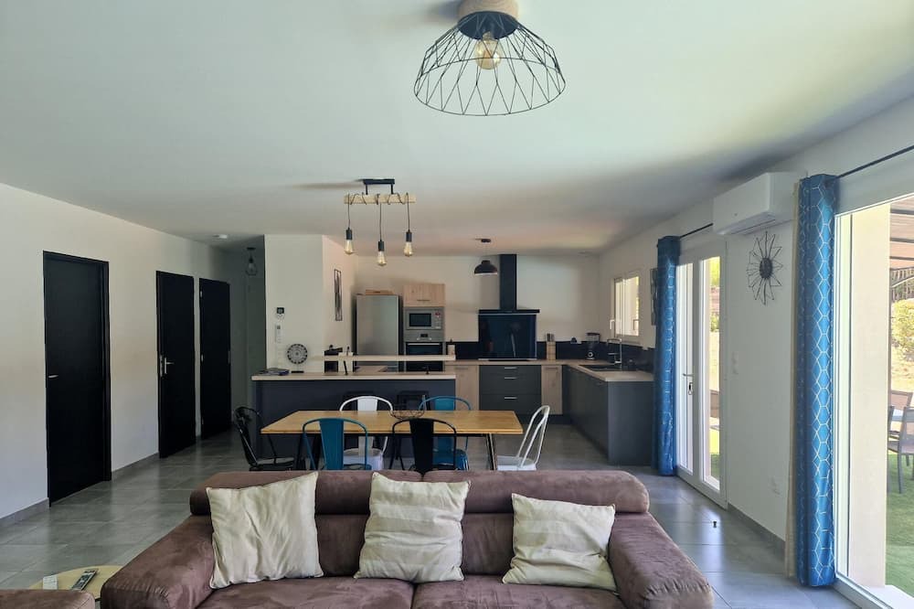 Photo of Livingroom in Plaisians